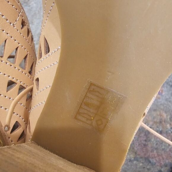NWOT Jeffrey Campbell Cordillo Peep Toe Block Leather Heels Size 7 - Picture 9 of 11